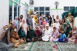 Dengan Senyumnya Yang Khas, Wali Kota Molen Kerap Kali Candai Jamaah Masjid Nurul Ghani