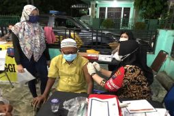 Vaksinasi di mesjid oleh tim Polres Tebing Tinggi