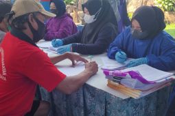 Ratusan narapidana Lapas Surabaya ikuti pemeriksaan penyakit seksual