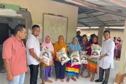 300 karung beras dibagikan kepada warga sekitar Sejahtera Mandiri Sawita