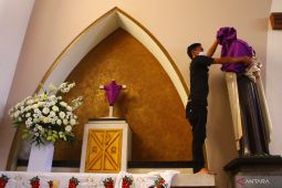 Persiapan Paskah di Gereja Katedral Malang