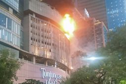 Fire breaks out at Surabaya's Tunjungan Plaza 5