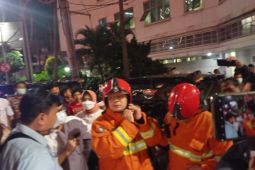 Wali Kota Surabaya ikut padamkan kebakaran Tunjungan Plaza