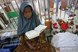 Pesantren Kilat Lansia di Jombang