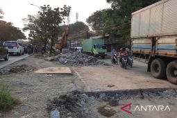 Pengguna jalan diminta waspada macet di Kalimalang imbas perbaikan jalan