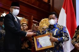 Aminullah Usman terima anugerah Prof A Majid Ibrahim VIII