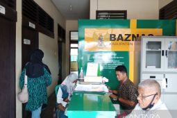 Baznas Kabupaten Belitung salurkan bantuan uang tunai