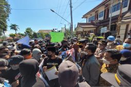 Giliran Aliansi Mahasiswa Situbondo aksi tolak kenaikan harga BBM