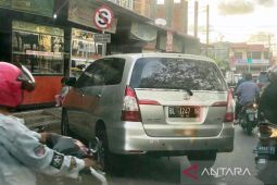 Ruas jalan di Meulaboh sering macet, ternyata ini penyebabnya