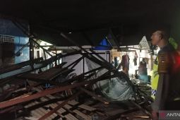 Rumah warga porak poranda diterjang puting beliung