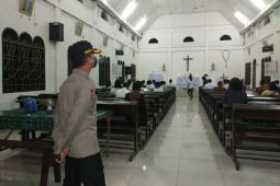 Kapolres Batubara lakukan pengamanan kebaktian Kamis Putih di gereja