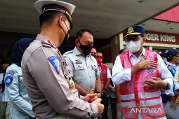 Menhub bersama Kakorlantas tinjau jalur mudik Angkutan Lebaran 2022