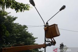 Lampu penerangan jalan umum di jalur mudik Karawang banyak alami kerusakan