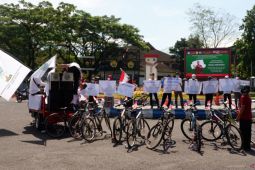 KAMMI Jember unjuk rasa tolak kenaikan BBM dan PPN