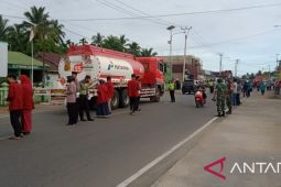Polres Mukomuko bagikan masker kepada masyarakat