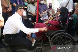 Menko PMK sebut distribusi bansos April dirapel untuk tiga bulan