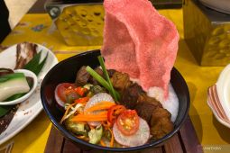 Bubur ase Betawi  makanan wajib untuk penyuka bubur diaduk