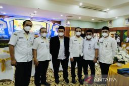 Zairullah terima penghargaan dari Gubernur Kalsel