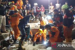 Tiga korban ambruknya toko swalayan Alfamart ditemukan meninggal