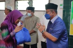 Wawako Maulana  salurkan zakat mal
