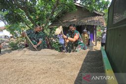 TNI renovasi rumah tidak layak huni