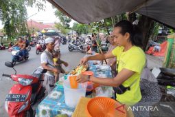Geliat ekonomi melalui Pasar Takjil Ramadan