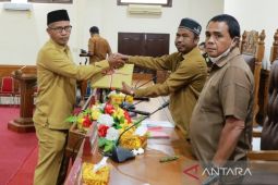 Wujud Transparansi, Pemkab Aceh Barat serahkan LKPJ APBK 2021 ke DPRK