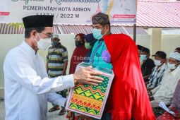 Pemkot Ambon salurkan bantuan paket kebutuhan pokok, bagian Safari Ramadhan