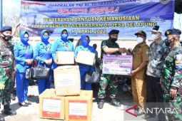 Rp18 juta lebih terkumpul, TNI AL TBA salurkan bantuan kebakaran