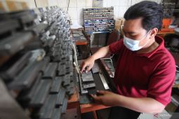 Penggunaan TNKB Putih masinh menunggu stok lama habis