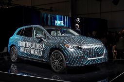 Mercedes-Benz luncurkan SUV listrik EQS