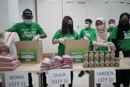 Daikin bantu warga Surabaya dengan Sembako Ramadhan