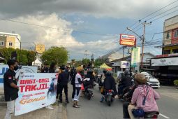 Astra Motor bersama Influencer Pontianak bagikan 300 paket takjil gratis