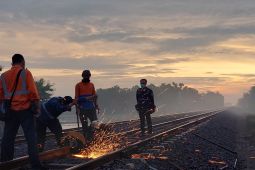 Daop Madiun lakukan pergantian dan perawatan rel jelang mudik Lebaran 2022