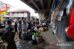 Pemudik asal Bekasi hari ini mulai padati perusahaan otobus