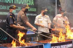 Bea Cukai Probolinggo musnahkan jutaan rokok dan barang ilegal