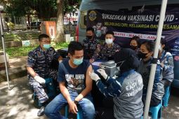 Lantamal genjot vaksinasi di bandara dan pelabuhan laut di Ambon,  realisasi Serbuan Vaksinasi Maritim