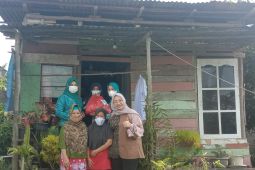 TP PKK Pangkalpinang bagikan 200 paket sembako kepada warga kurang mampu
