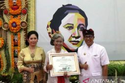 Istri Bupati Tabanan apresiasi "Ibu Berpretasi" Eriana Herlisanti