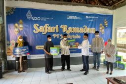 PT Jamkrindo bagikan paket sembako di Cirebon dalam Safari Ramadhan
