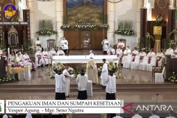 Monsinyur Seno Ngutra jalani rangkaian tahbisan sebagai Uskup Amboina, begini prosesinya