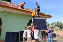 BSI pasang15 panel surya di masjid dan mushala NTT