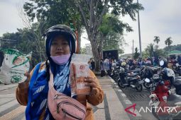 Bulog Jambi gelar operasi pasar daging beku