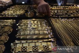 Harga emas tinggi, masyarakat lebih banyak jual