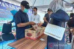 Pemkot bagikan 2.625 paket sembako