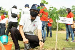 Indocement tanam pohon serentak peringati Hari Bumi 2022