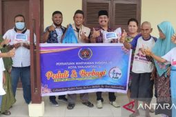PWI Tanjungbalai bagikan sembako ke Lansia