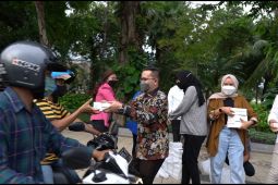Sebanyak 1.500 takjil dibagikan di lima titik Kota Surabaya