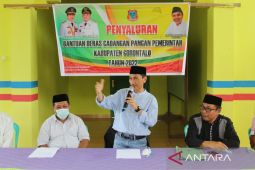 Pemkab Gorontalo serahkan bantuan beras di Bongomeme