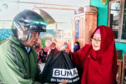 Sinergi Buma dan KS2 bahagiakan tukang ojek dan dhuafa